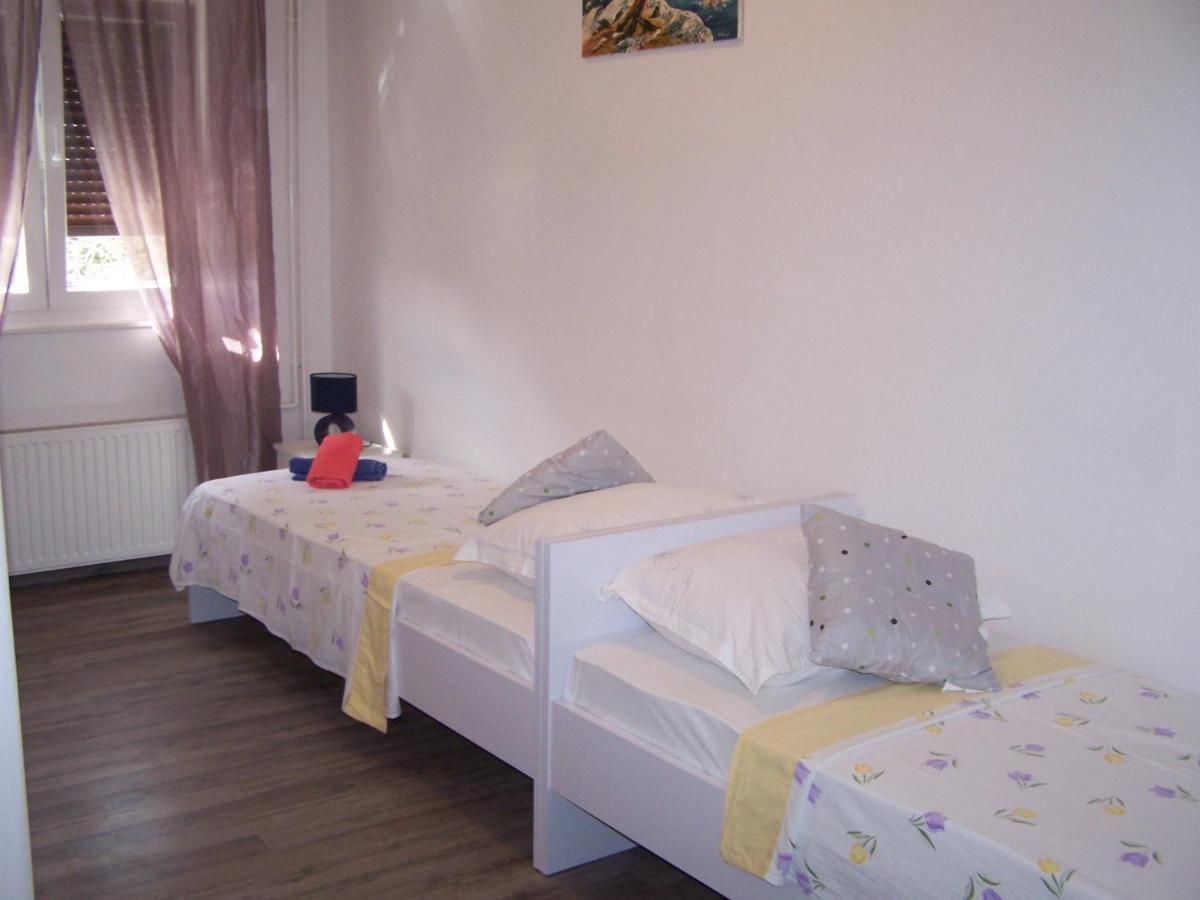 Apartments Sestan Novalja Ngoại thất bức ảnh