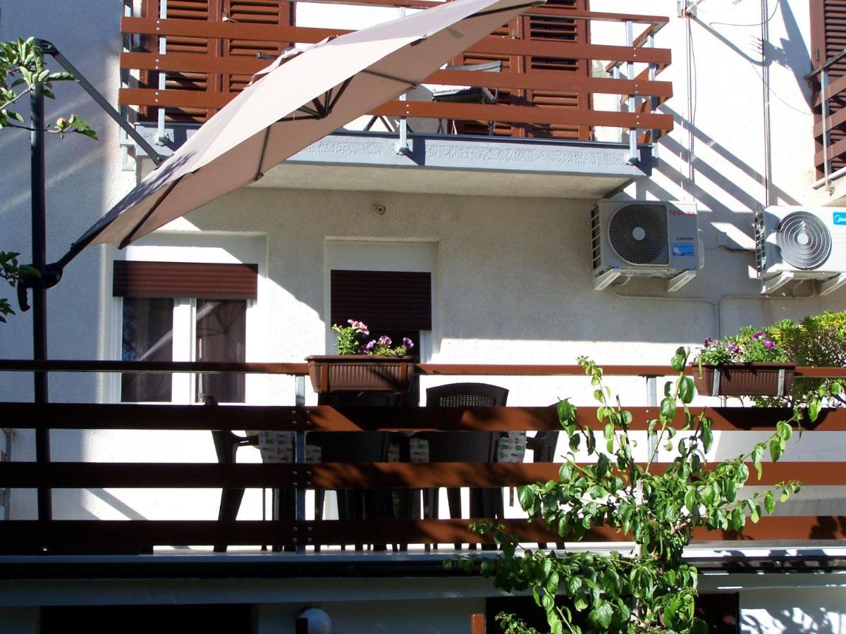 Apartments Sestan Novalja Ngoại thất bức ảnh