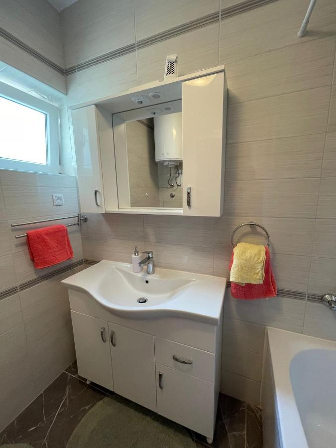 Apartments Sestan Novalja Ngoại thất bức ảnh