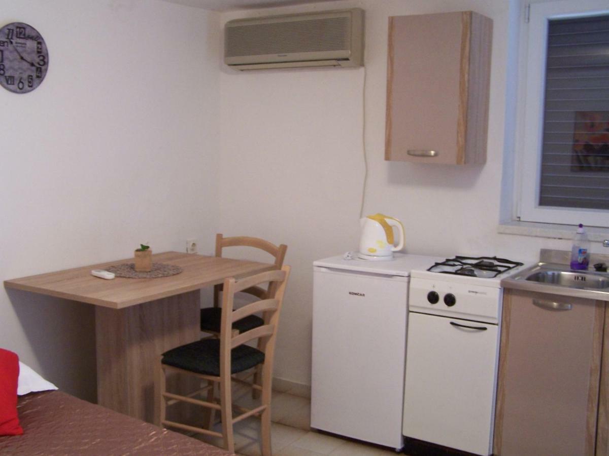 Apartments Sestan Novalja Ngoại thất bức ảnh